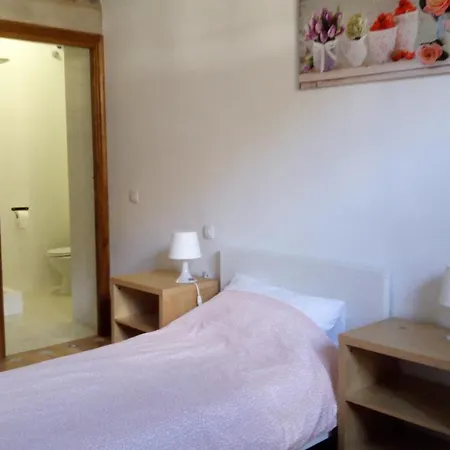 Charming 2-bedroom With Garden In Apartment