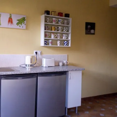 Charming 2-bedroom With Garden In Apartment