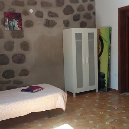 Charming 2-bedroom With Garden In Apartment