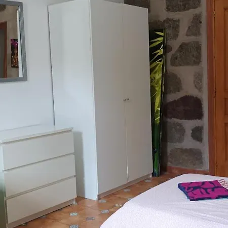Charming 2-bedroom With Garden In