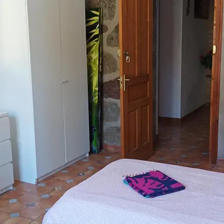 Charming 2-bedroom With Garden In Apartment *